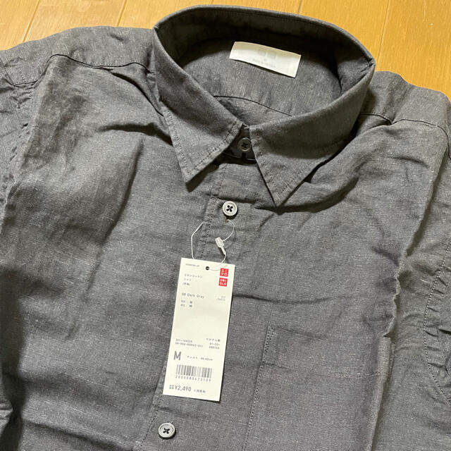 UNIQLO(ユニクロ)のユニクロ　メンズシャツ　M ダークグレー メンズのトップス(シャツ)の商品写真