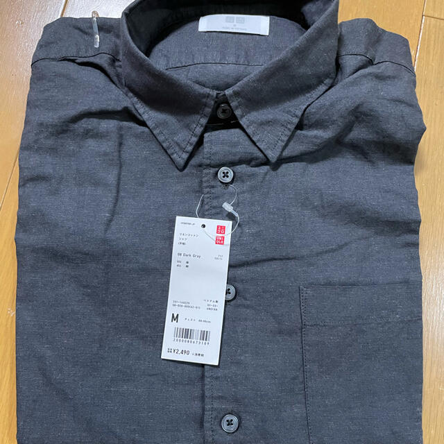 UNIQLO(ユニクロ)のユニクロ　メンズシャツ　M ダークグレー メンズのトップス(シャツ)の商品写真