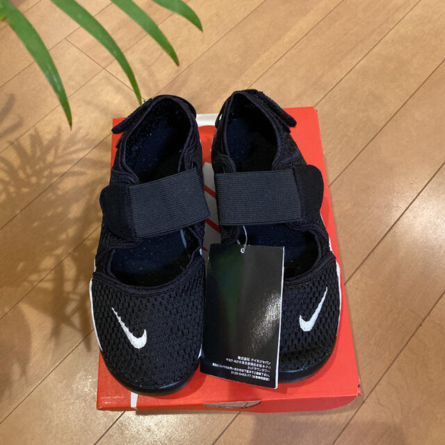 NIKE(ナイキ)のNIKE ナイキリフト キッズスニーカー キッズ/ベビー/マタニティのキッズ靴/シューズ(15cm~)(スニーカー)の商品写真