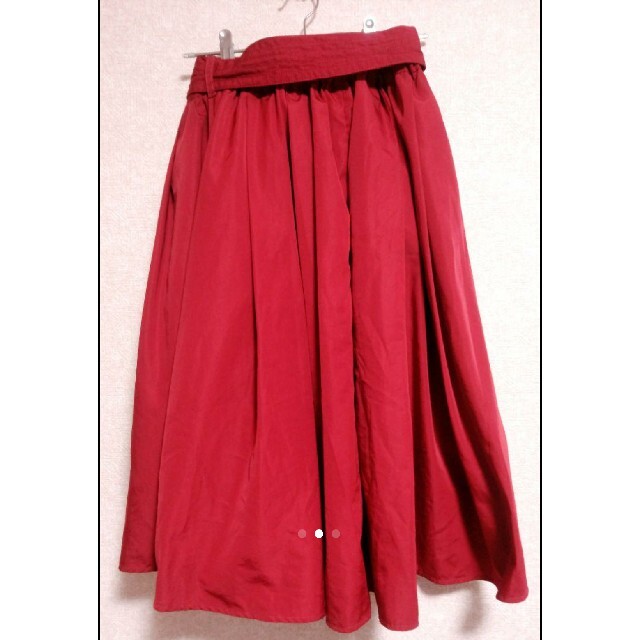 フレアスカート　レッド レディースのスカート(ロングスカート)の商品写真