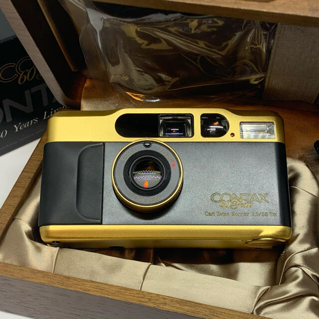 LEICA(ライカ)のコンタックス　T2 60years gold CONTAX T2 60years スマホ/家電/カメラのカメラ(フィルムカメラ)の商品写真