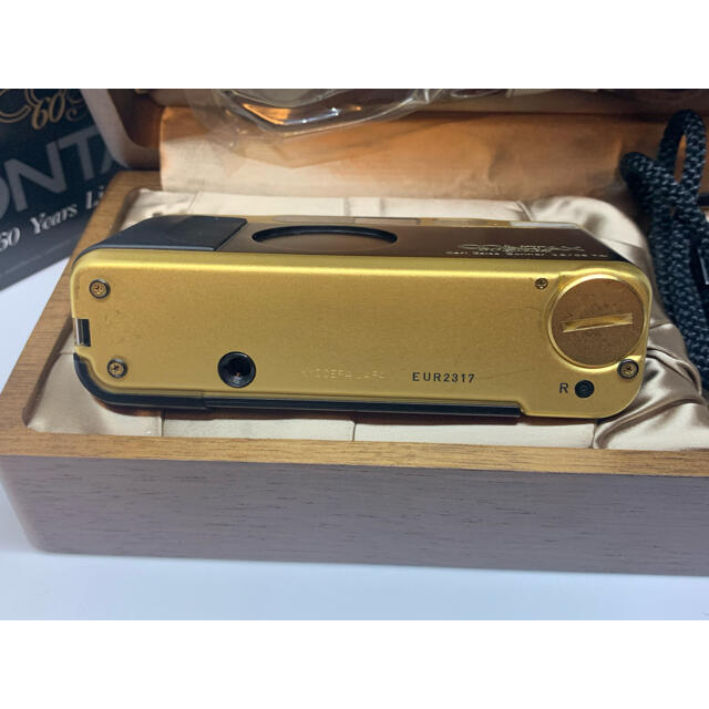 LEICA(ライカ)のコンタックス　T2 60years gold CONTAX T2 60years スマホ/家電/カメラのカメラ(フィルムカメラ)の商品写真