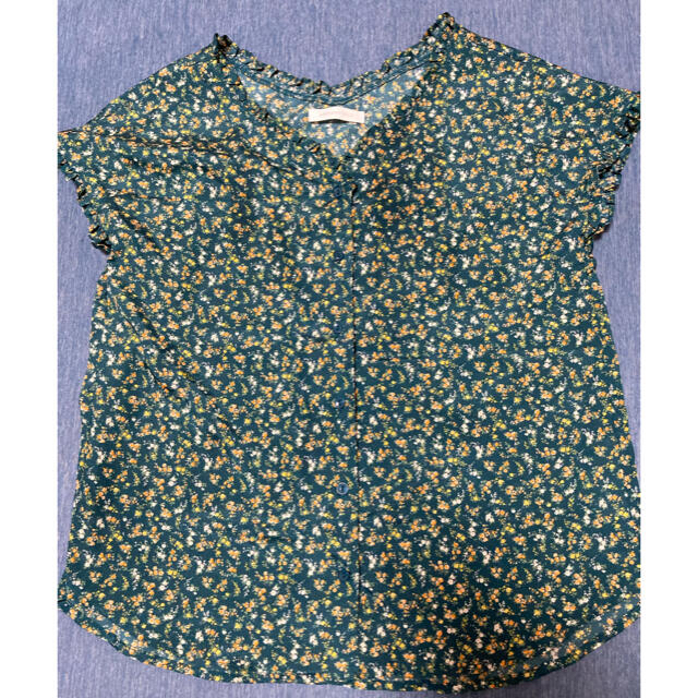 花柄ブラウス、guニット レディースのトップス(シャツ/ブラウス(半袖/袖なし))の商品写真