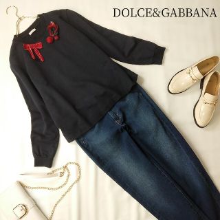 ドルチェアンドガッバーナ(DOLCE&GABBANA)のDOLCE & GABBANA リボン&フラワー刺繍付き長袖トレーナー ネイビー(トレーナー/スウェット)