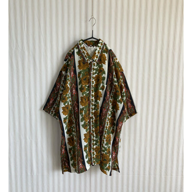 Santa Monica(サンタモニカ)の古着 レトロ  ヴィンテージ  used  総柄シャツ　ポリシャツ  メンズのトップス(シャツ)の商品写真