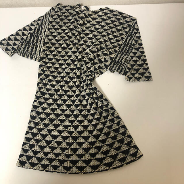 PLEATS PLEASE ISSEY MIYAKE(プリーツプリーズイッセイミヤケ)のプリーツプリーズ　イッセイミヤケ　 レディースのトップス(カットソー(半袖/袖なし))の商品写真