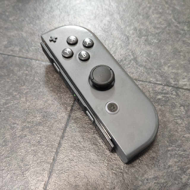 Nintendo Switch(ニンテンドースイッチ)のNintendo Switch Joy-Con グレー 右 エンタメ/ホビーのゲームソフト/ゲーム機本体(その他)の商品写真