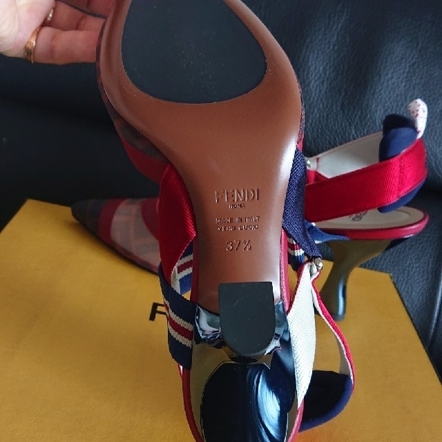 新品✨FENDIサンダル 新品✨FENDIサンダル