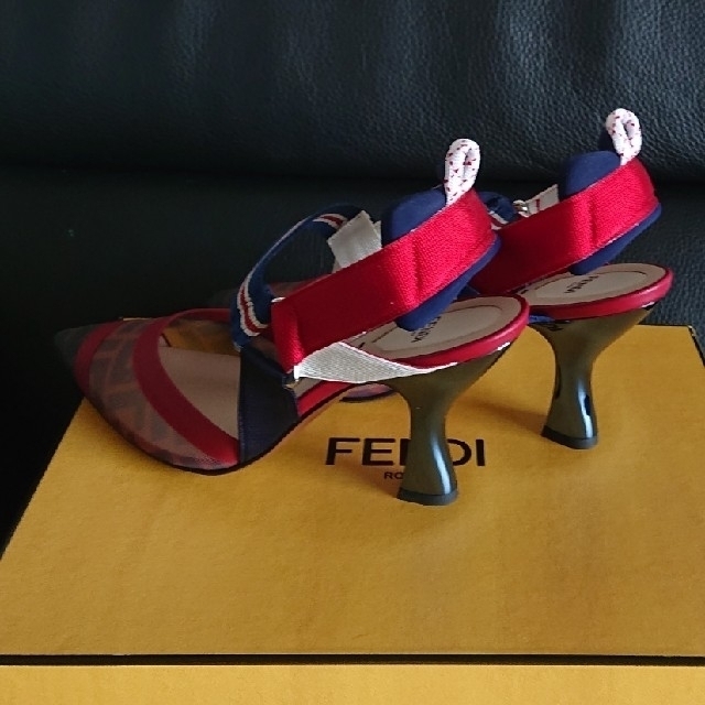 新品✨FENDIサンダル 新品✨FENDIサンダル