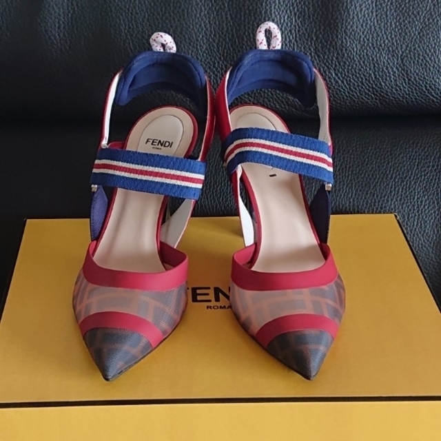新品✨FENDIサンダル 新品✨FENDIサンダル