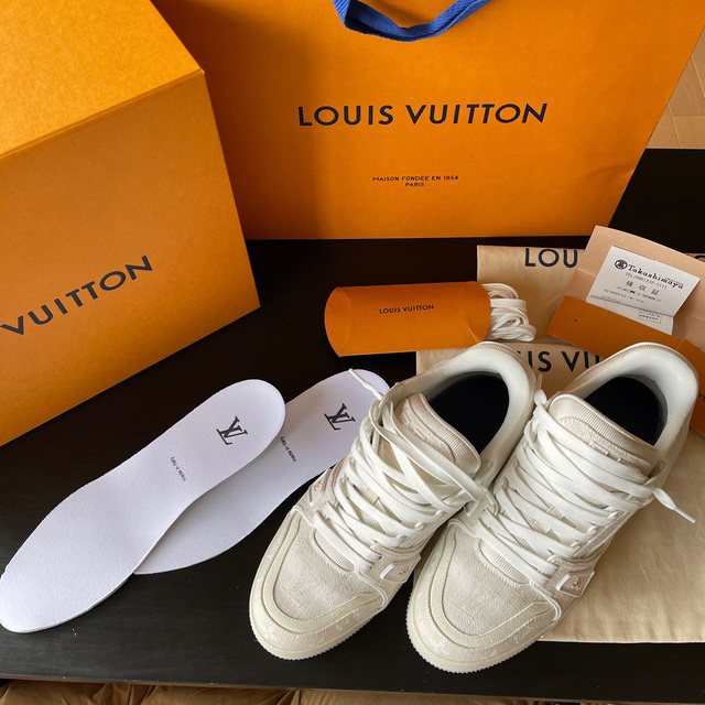 LOUIS VUITTON(ルイヴィトン)のlouis vuitton LVトレイナー　ライン　スニーカー　完売品 メンズの靴/シューズ(スニーカー)の商品写真