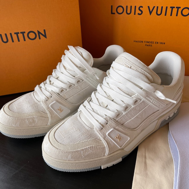 louis vuitton LVトレイナー　ライン　スニーカー　完売品yeezy