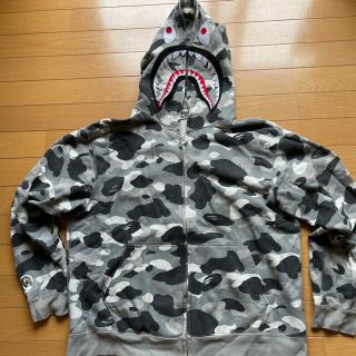 アベイシングエイプ(A BATHING APE)のAPE 青山限定 シャークパーカー サイズM(パーカー)