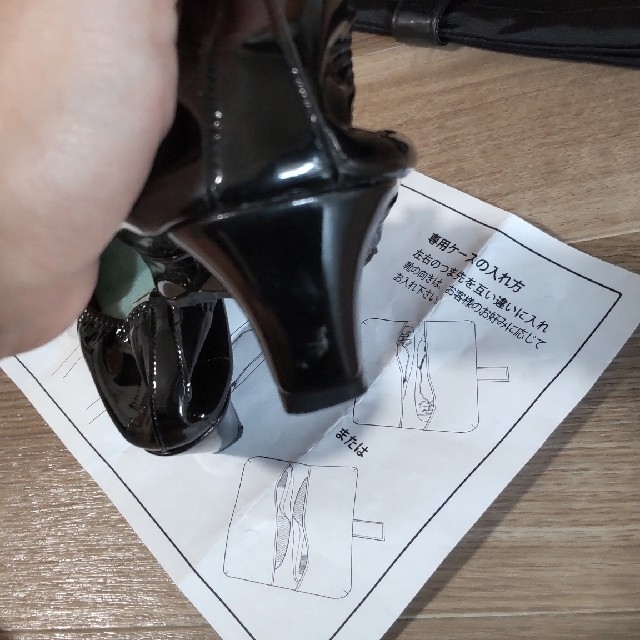 携帯ポーチ付き　黒エナメルバレエシューズ レディースの靴/シューズ(バレエシューズ)の商品写真