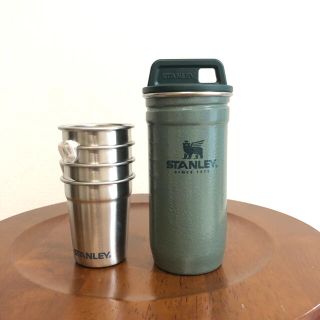 スタンレー(Stanley)のSTANLEY ショットグラス4個セット 2oz  ケース付(調理器具)