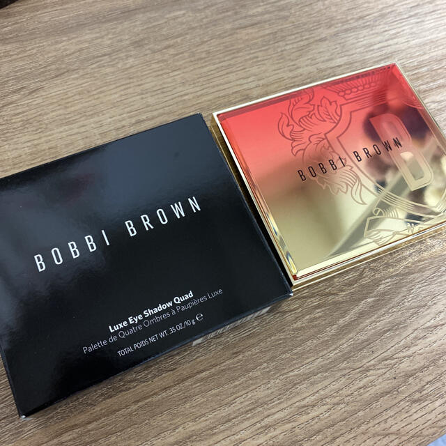 BOBBI BROWN(ボビイブラウン)のbobbi brown ボビイブラウン　リュクスアイシャドウ　クォード　限定品 コスメ/美容のベースメイク/化粧品(アイシャドウ)の商品写真