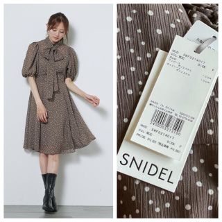 スナイデル(SNIDEL)の人気 完売品 SNIDEL ボウタイプリントワンピース MOC F 新品(ひざ丈ワンピース)