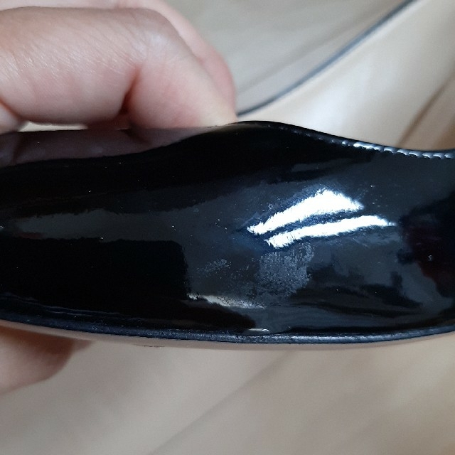 「値下がり」エナメル黒パンプス レディースの靴/シューズ(ハイヒール/パンプス)の商品写真