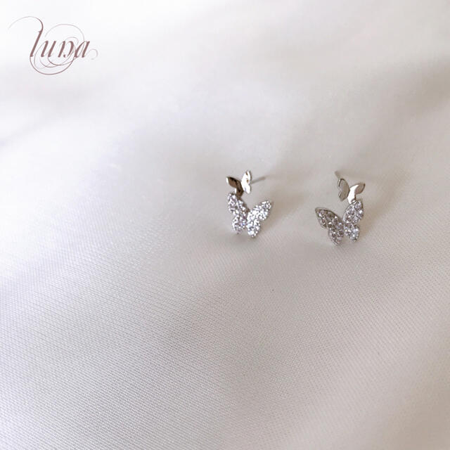 AHKAH(アーカー)のpapillon pave pierce☆S925 post SIRVER レディースのアクセサリー(ピアス)の商品写真