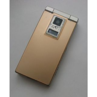 パナソニック(Panasonic)のdocomo ガラケー P704iu  カクテルゴールド(携帯電話本体)