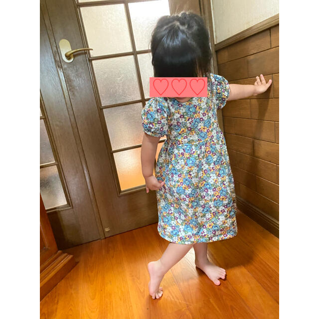 小花柄レトロワンピース　半袖　新品　リバティ　90 キッズ/ベビー/マタニティのキッズ服女の子用(90cm~)(ワンピース)の商品写真