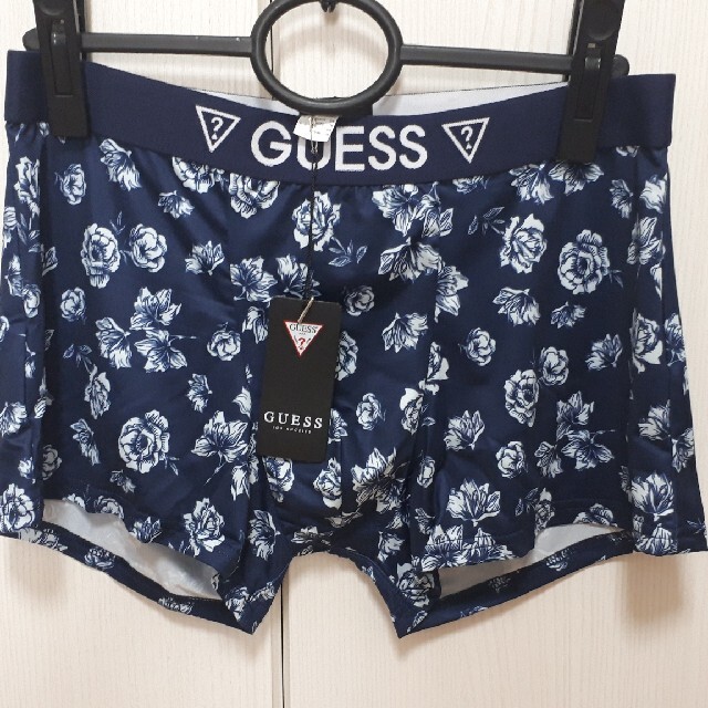 GUESS(ゲス)の【新品未使用】GUESS/ゲスのロゴフラワープリントボクサーパンツLサイズ メンズのアンダーウェア(ボクサーパンツ)の商品写真