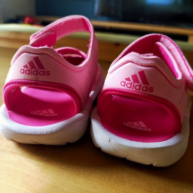 adidas(アディダス)のアディダス サンダル 14センチ キッズ/ベビー/マタニティのベビー靴/シューズ(~14cm)(サンダル)の商品写真