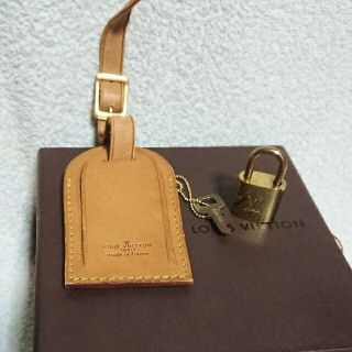 ルイヴィトン(LOUIS VUITTON)のルイヴィトン ゴールドカデナ南京錠鍵1,(未使用品)ネームタグ2点セット！(ネックレス)