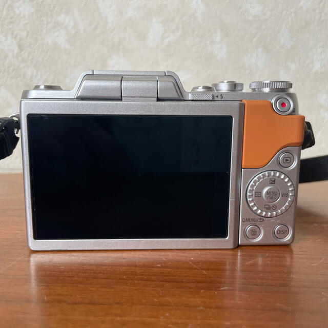 ☆美品☆ Panasonic デジタル一眼カメラ LUMIX DMC-GF7W 2