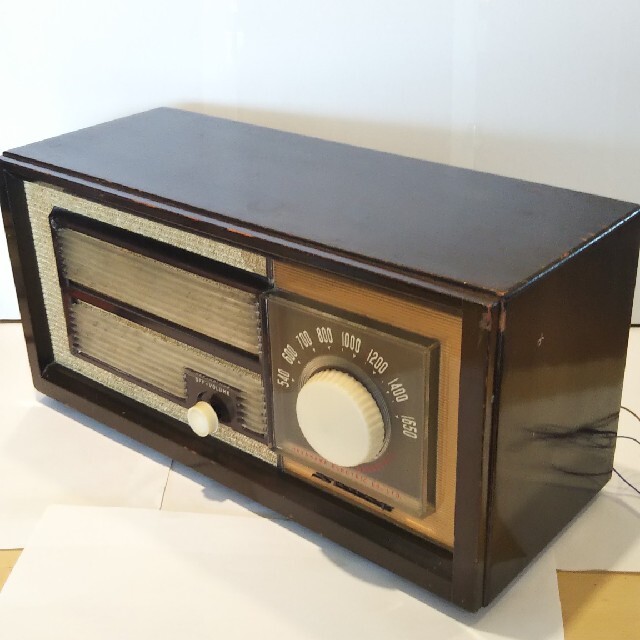 SHARP 値下げシャープ真空管ラジオ、5E-22型（1955年昭和30年式）、作動品。の通販 by キミヨシ's shop｜シャープならラクマ