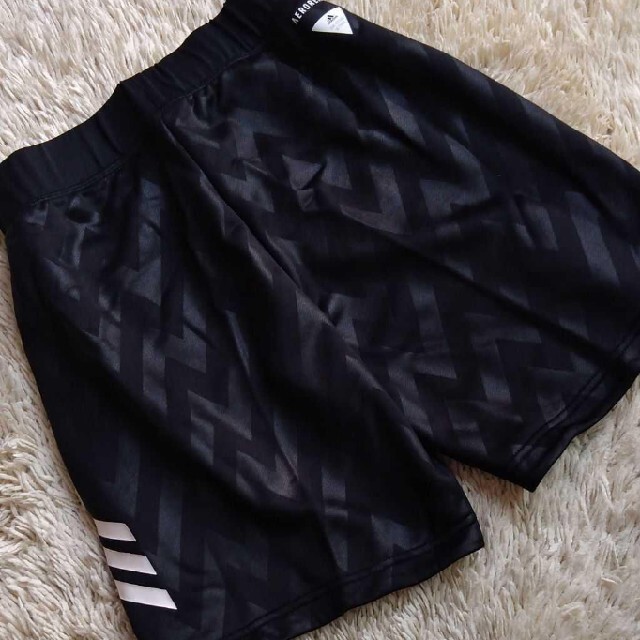 adidas(アディダス)のアディダス　新品　ハーフパンツ　160 ブラック　黒　短パン　男の子　ジャージ キッズ/ベビー/マタニティのキッズ服男の子用(90cm~)(パンツ/スパッツ)の商品写真