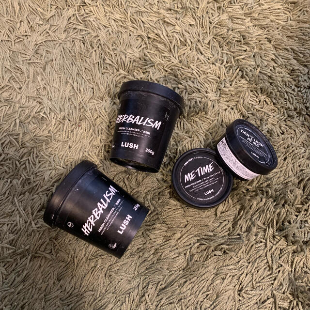 LUSH(ラッシュ)のLUSH 容器　4つ コスメ/美容のスキンケア/基礎化粧品(パック/フェイスマスク)の商品写真