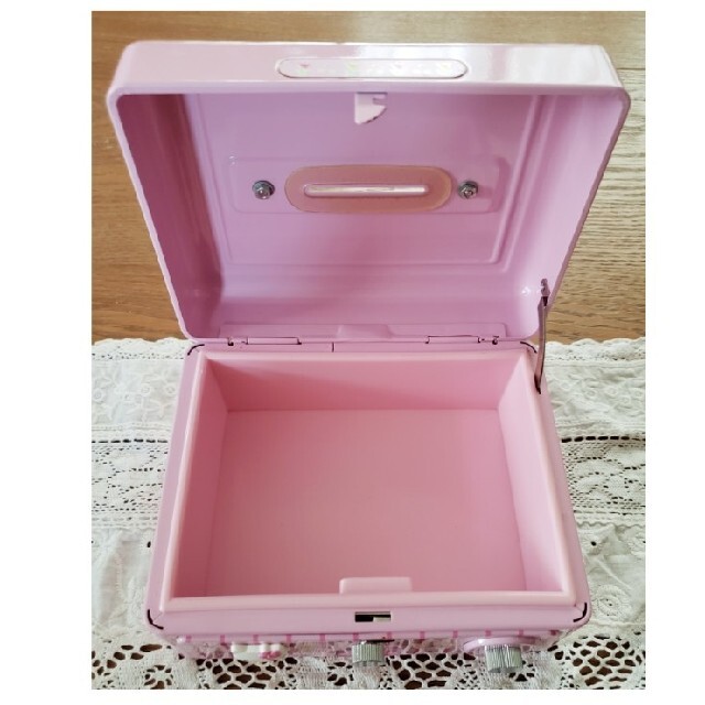 ハローキティ(ハローキティ)の♡様専用 サンリオ ハローキティ キティちゃん 手さげ金庫 新品 インテリア/住まい/日用品のインテリア小物(小物入れ)の商品写真