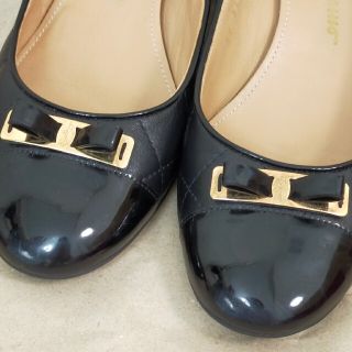 フェラガモ(Ferragamo)のレア　Ferragamo ブラック キルティング×リボン パンプス4cm(ハイヒール/パンプス)