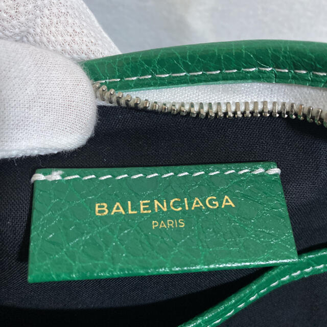 BALENCIAGA クラッチバッグ　（人気のグリーン） 4