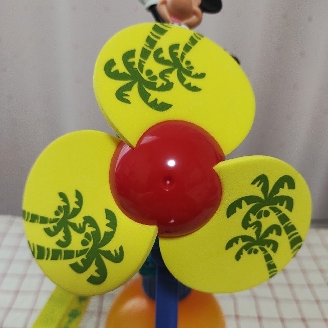 Disney(ディズニー)の【yuki様専用】【値下げしました】ミッキーマウス　扇風機　ハンディミストファン エンタメ/ホビーのおもちゃ/ぬいぐるみ(キャラクターグッズ)の商品写真