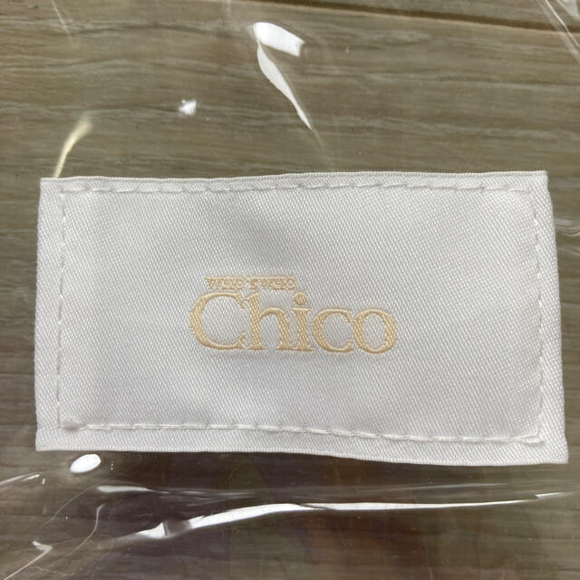 who's who Chico(フーズフーチコ)の【新品タグ付き】フリル バックリボントップス×異素材鍵あみショーツ×クリアポーチ レディースの水着/浴衣(水着)の商品写真