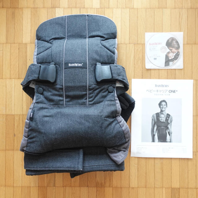 BABYBJORN(ベビービョルン)のベビービョルン ONE + デニムグレー　抱っこ紐 キッズ/ベビー/マタニティの外出/移動用品(抱っこひも/おんぶひも)の商品写真