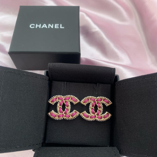 喜ばれる誕生日プレゼント CHANEL ピンク♡新品 CCロゴピアス S/S