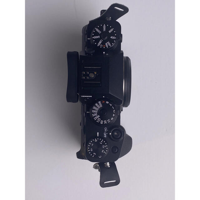富士フイルム(フジフイルム)の美品　富士フィルムx-t4 デュアルバッテリーチャージャー付き スマホ/家電/カメラのカメラ(ミラーレス一眼)の商品写真