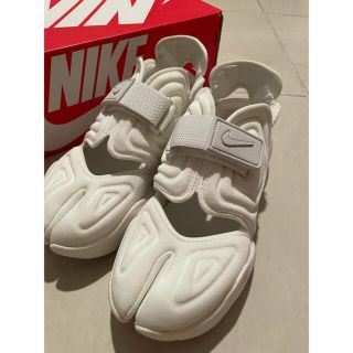 ナイキ(NIKE)のアクアリフト　ホワイト　23.5(サンダル)