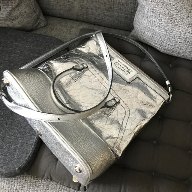 Maison Martin Margiela(マルタンマルジェラ)の正規品　貴重メゾンマルジェラ　5AC シルバー　美品 レディースのバッグ(ショルダーバッグ)の商品写真