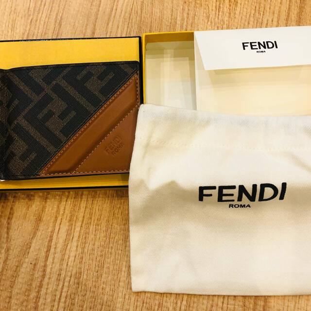 FENDI マネークリップ　財布　プレゼントに最適♪