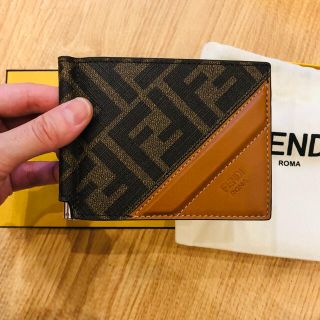 フェンディ(FENDI)のFENDI マネークリップ　財布　プレゼントに最適♪(マネークリップ)