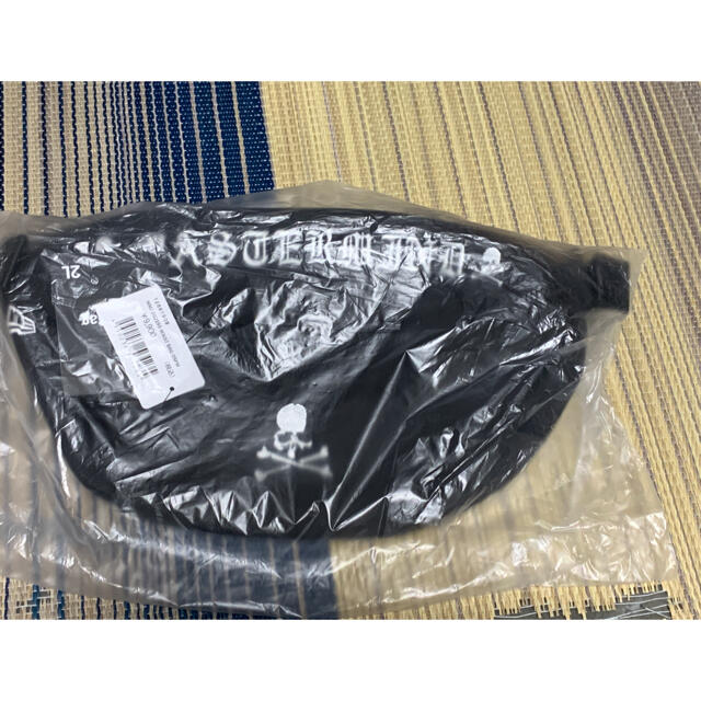 mastermind JAPAN(マスターマインドジャパン)のmastermind JAPAN×newera ウエストバック 2L 黒 メンズのバッグ(ウエストポーチ)の商品写真