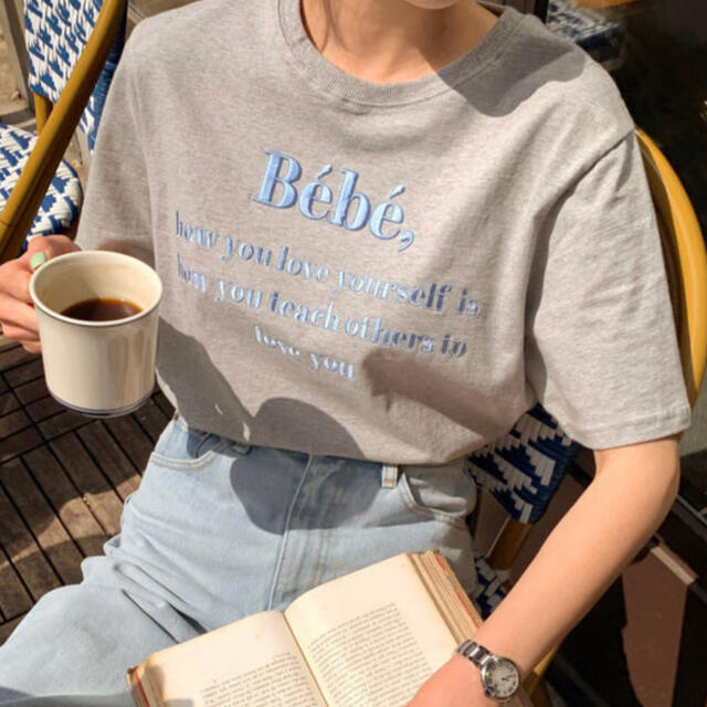 dholic(ディーホリック)の【SALE】韓国　bebeロゴTシャツ　グレー レディースのトップス(Tシャツ(半袖/袖なし))の商品写真