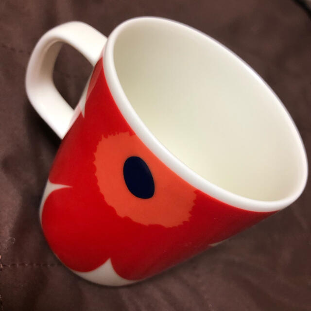 marimekko(マリメッコ)のmarimekko ウニッコ柄　赤　コップ　マグカップ インテリア/住まい/日用品のキッチン/食器(グラス/カップ)の商品写真