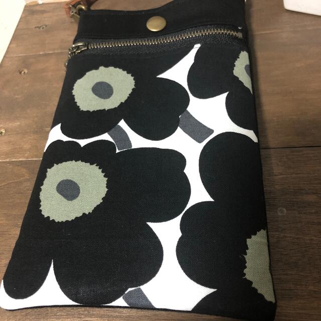 marimekko(マリメッコ)のスマホケース　スマホポーチ　かわいい！　ハンドメイド　マリメッコ  ウニッコ ハンドメイドのファッション小物(ポーチ)の商品写真