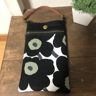 マリメッコ(marimekko)のスマホケース　スマホポーチ　かわいい！　ハンドメイド　マリメッコ  ウニッコ(ポーチ)