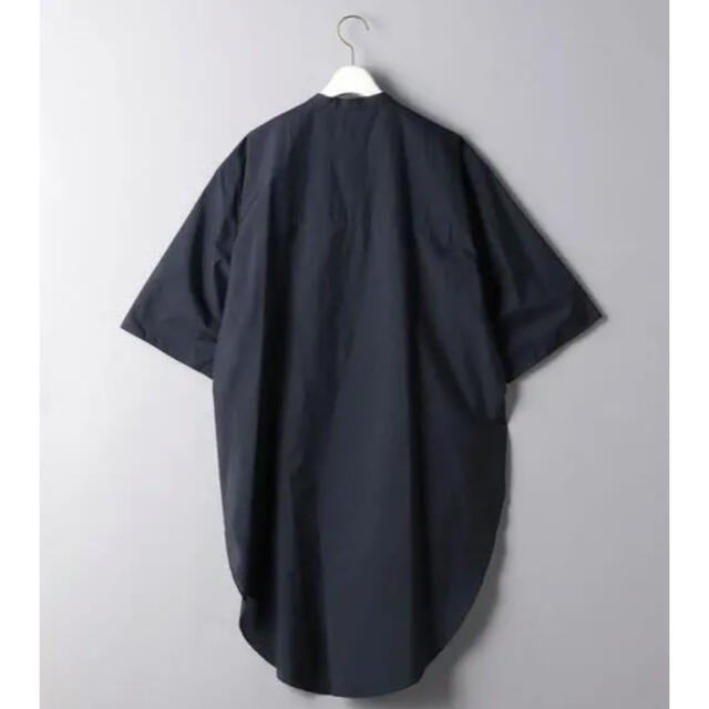 L'Appartement DEUXIEME CLASSE(アパルトモンドゥーズィエムクラス)のHAVEL studioバックスリットノーカラーシャツ レディースのトップス(シャツ/ブラウス(長袖/七分))の商品写真